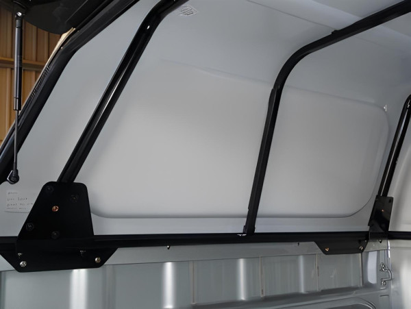 Vnitřní výztuhy pro nízký hardtop ARB Toyota Hilux 05-15 (1)