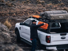 Front Runner Systém Pro Bed se střešním nosičem na korbu 1425 x 1560 pro Ford Ranger T6.2 Wildtrak/Raptor DC 2022+ (10)